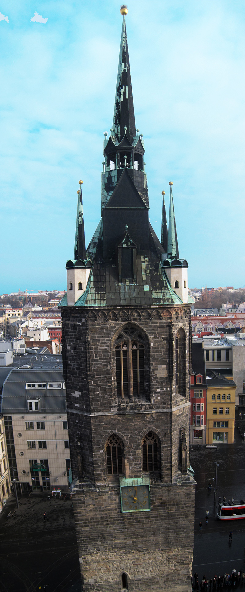 roter Turm von hinten